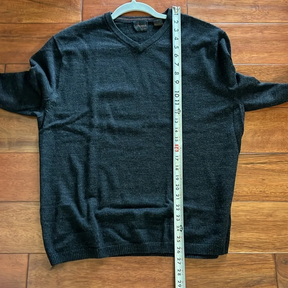Jos. A Bank Size Large Merino Wool Dark Gray V-Neck